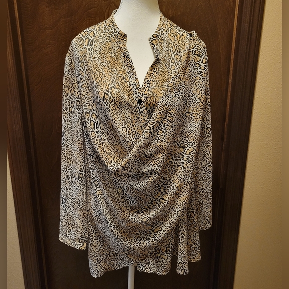 Chico's Leopard Print Button-Up Convertible Blouse NWT - Picture 5 of 15